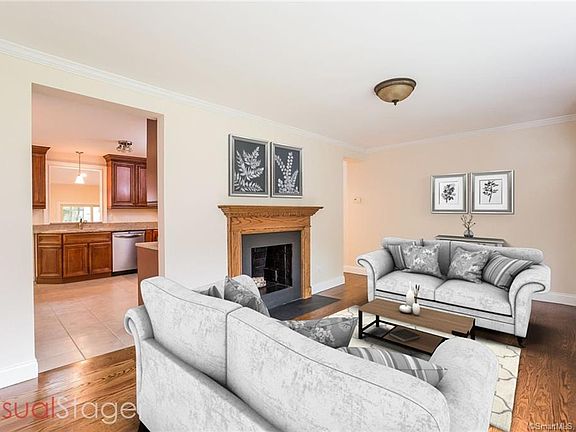 4th image of 81 Clover Hill Dr