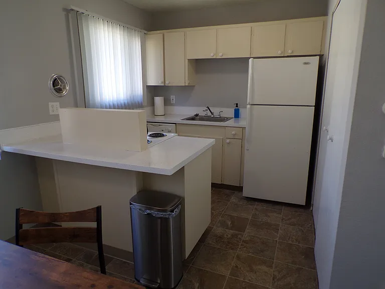 5102 SW 45th Ave #6 — Photo 8
