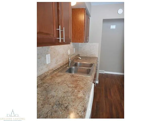 1564 W Dexter Trl photo 1