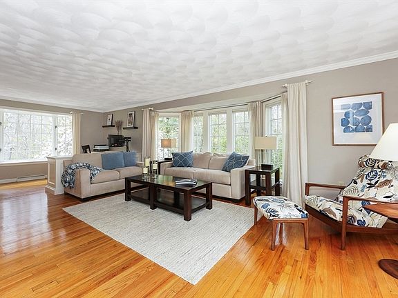 5th image of 9 Onondaga Ln