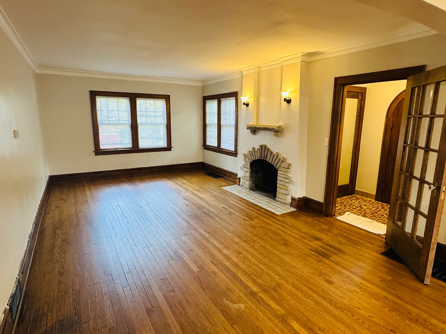 3 bed, 1559 sqft, $2,400 — Photo 2