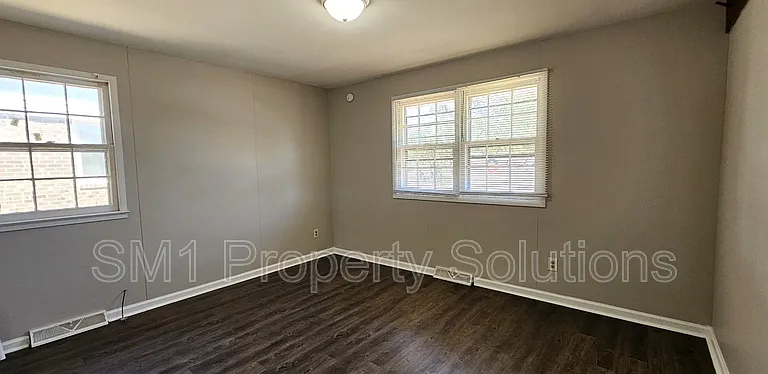 1529 Earl Dr #1 — Photo 12