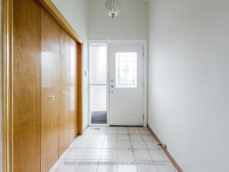 35 Euphrasia Dr — Photo 9