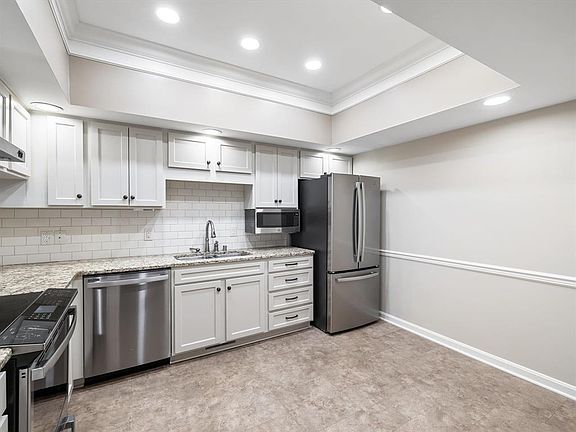 5th image of 797 Live Oak Pl
