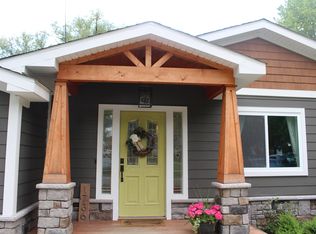 1736 Lakeview Dr, Wolverine Lake, MI 48390