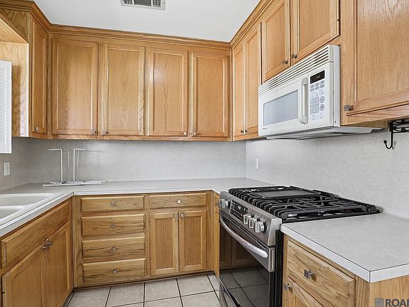 2nd image of 34937 Gravesbriar Dr