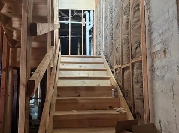 2404 Summit Avenue image 11 of 16