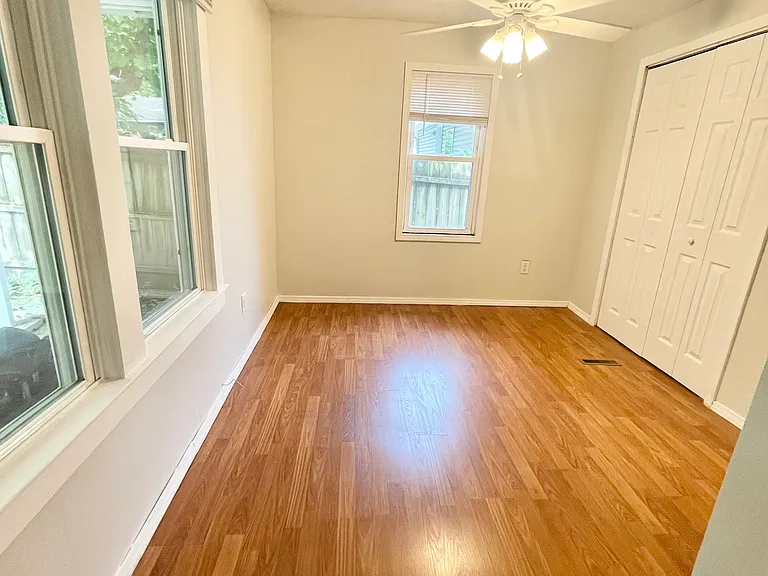 406 E Culton St — Photo 3