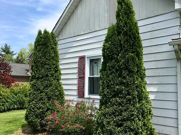 3rd image of 109 S Dayton St