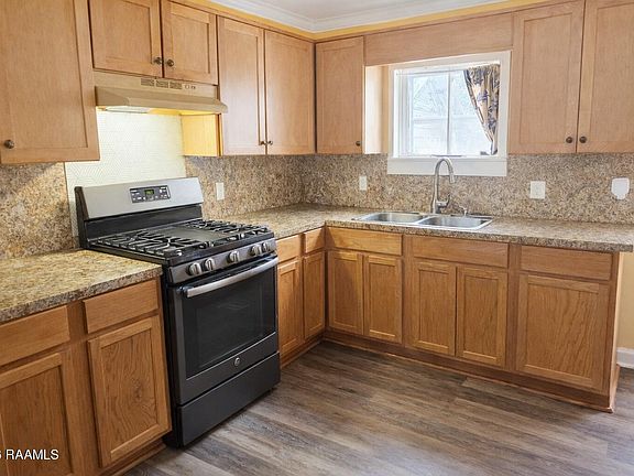 3rd image of 301 N Frederick Ave