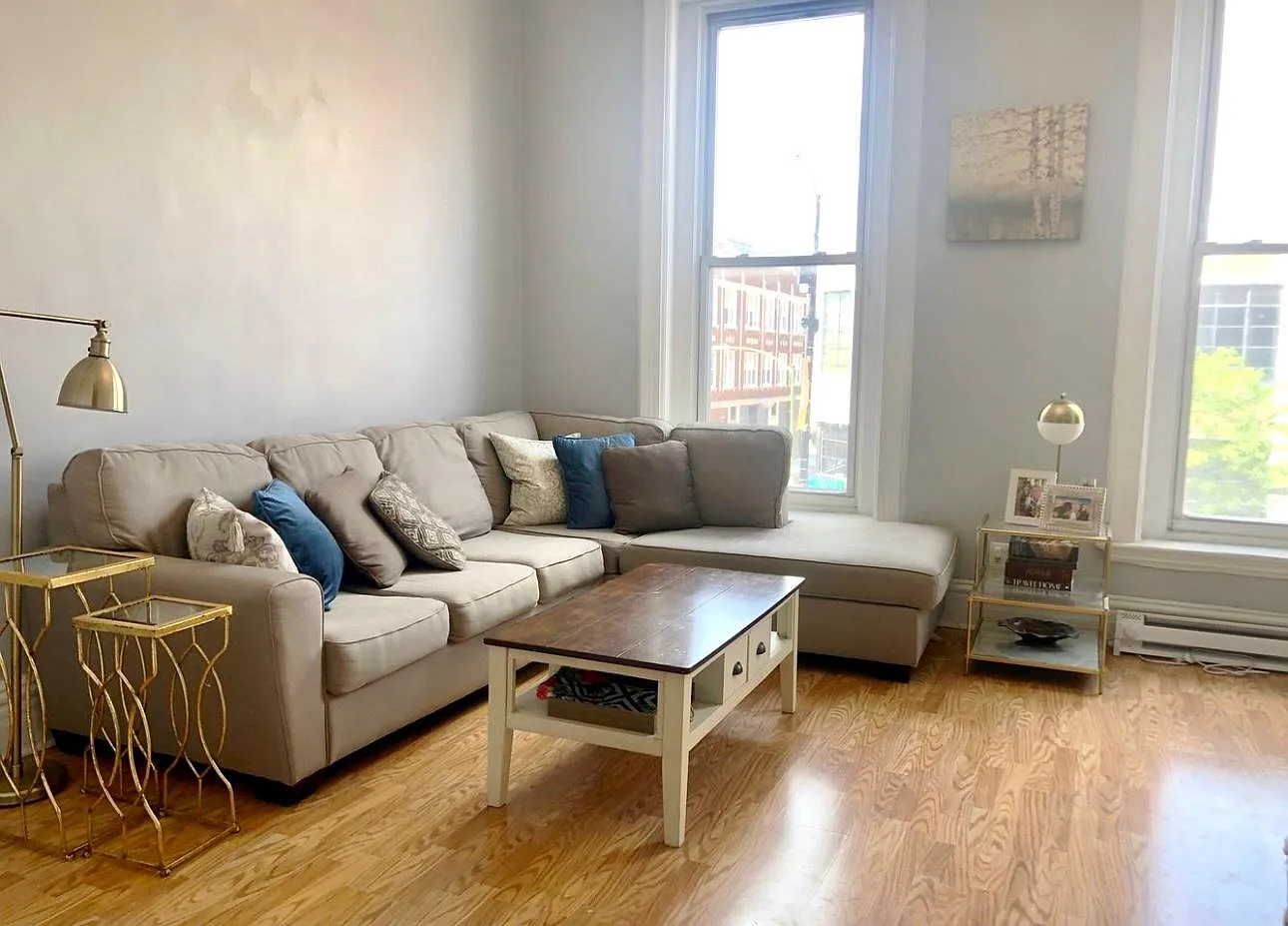 1423 W Chicago Avenue — Photo 2
