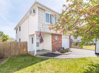 350 Wyona Ave, Lindenhurst, NY 11757
