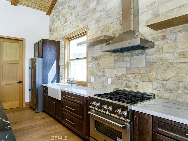 37219 Quarter Valley Rd — Photo 6