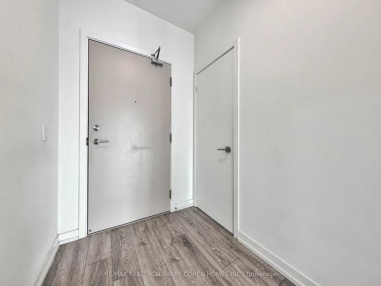 2020 Bathurst St #339 — Photo 9