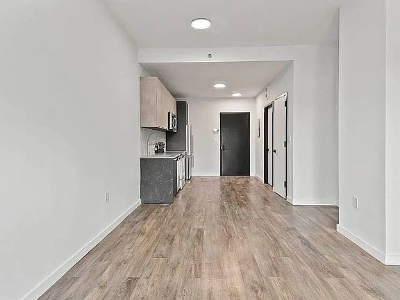 5th image of 2733 E 12th St #4C