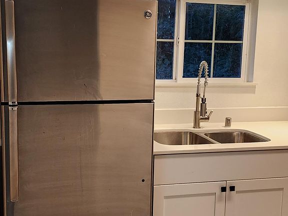 4th image of 831 SW 142nd St #B