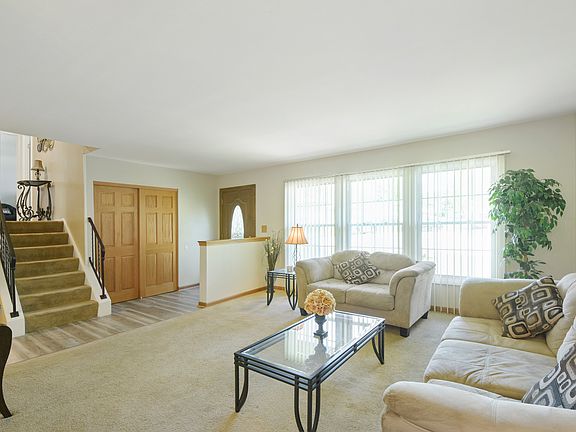 3rd image of 7820 Pebblebrook Cir