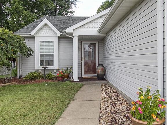 2nd image of 2555 Bridgewood Dr