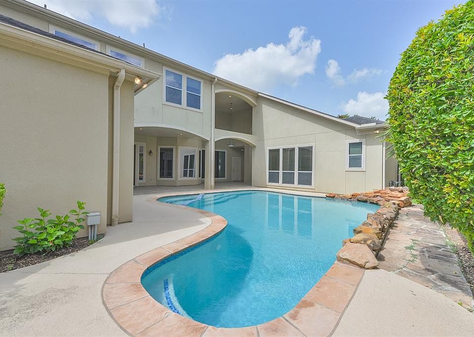 Light and bright 1.5 story home with pool located in the Energy Corridor.
