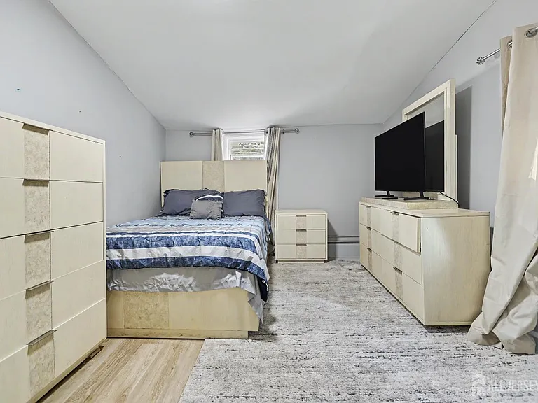 181 Hale St — Photo 12
