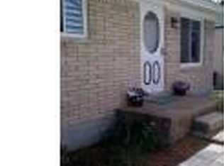 955 Mallock Rd, White Lake, MI 48386