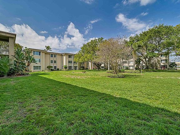 5th image of 2264 Winkler Ave APT 213