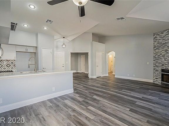 3rd image of 7251 Indian Creek Ln Unit 102