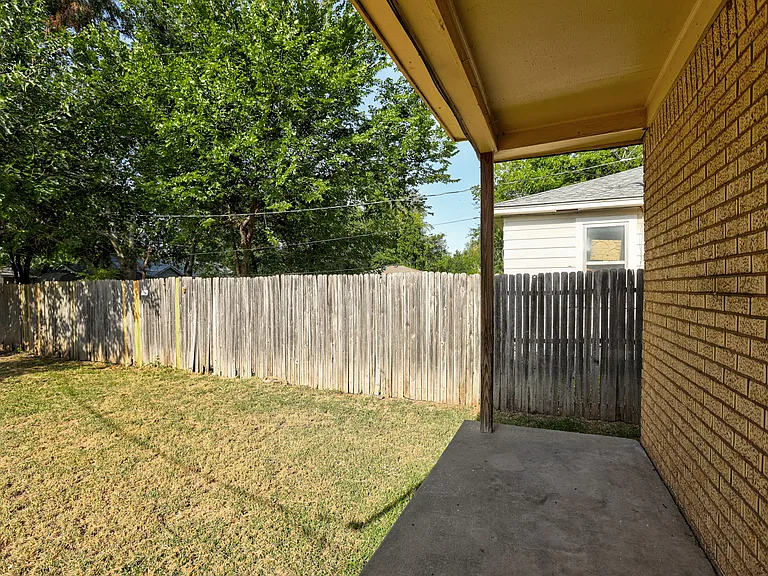 912 Garver St — Photo 24