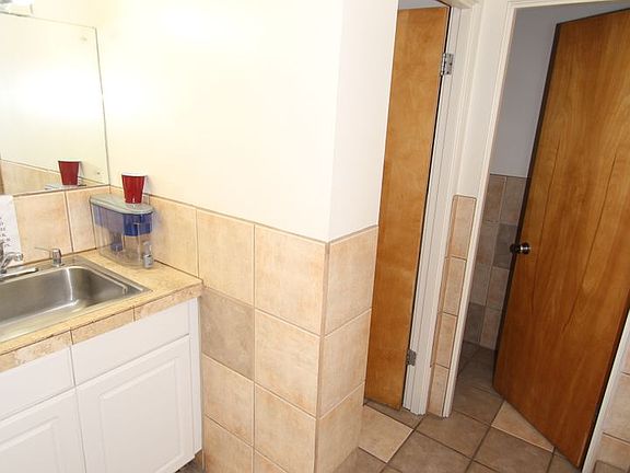 4th image of 4528 20th Ave NE #14