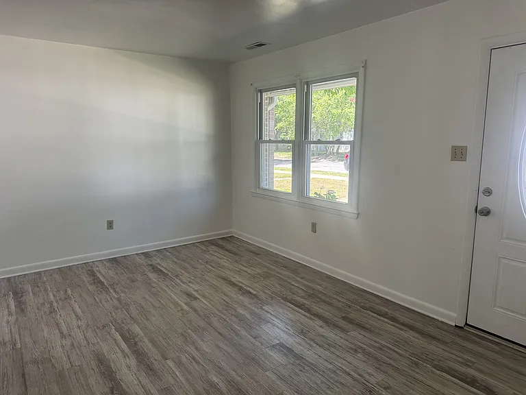 719 Shiloh St #1 — Photo 6