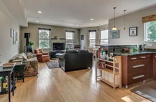 205 Washington St #4 — Photo 8