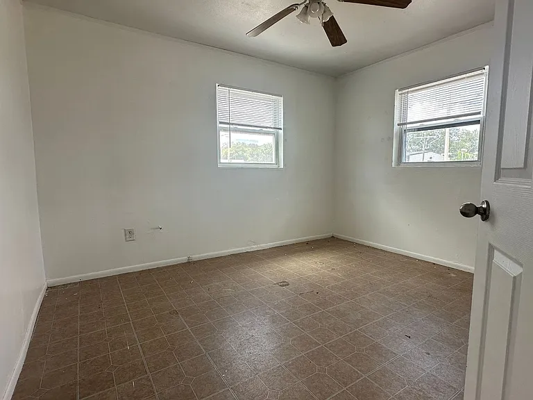 919 Pine St — Photo 3