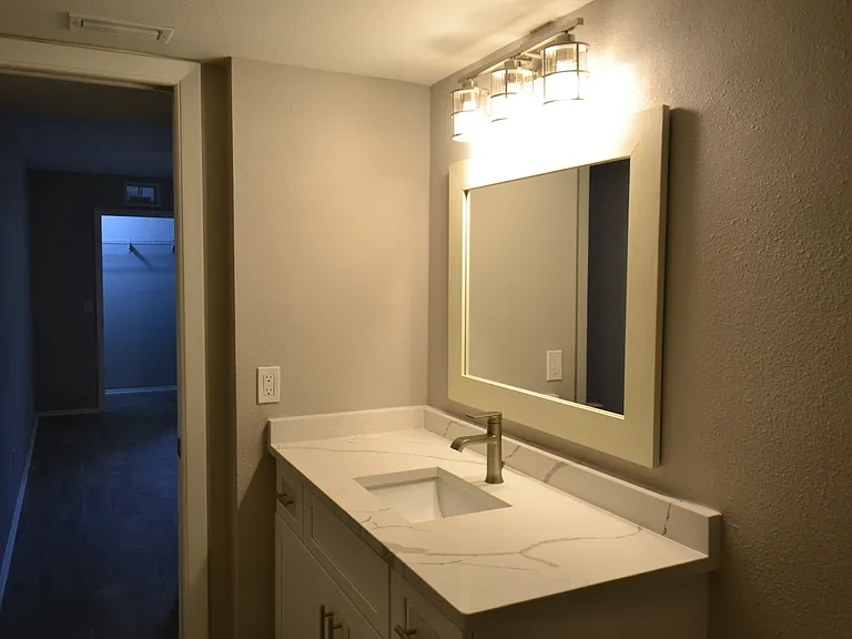 135 W Cypress Ct — Photo 20