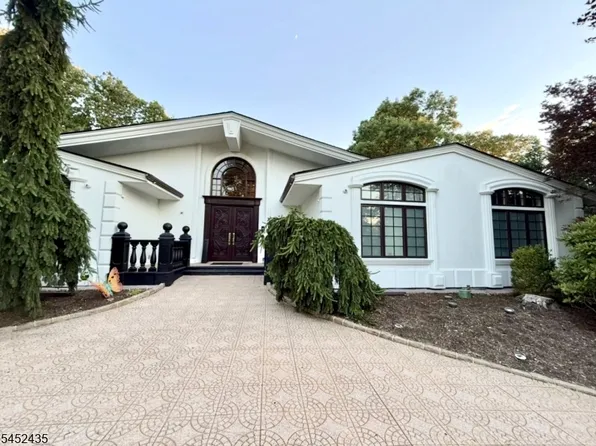 8 Driftwood Drive, Livingston Twp., NJ 07039