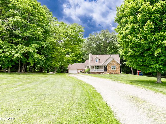 2nd image of 220 Castle Ct