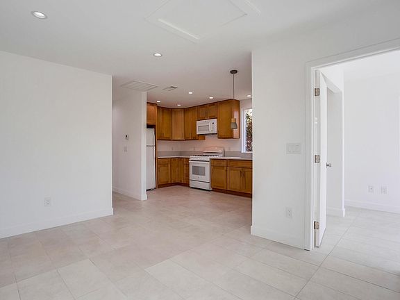 3rd image of 4086 38th St