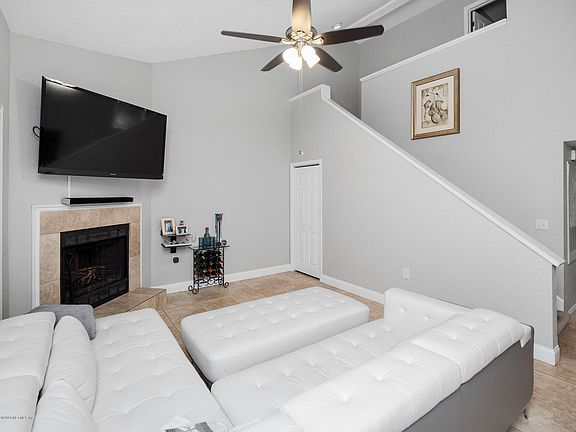 4th image of 725 Driftwood Cir