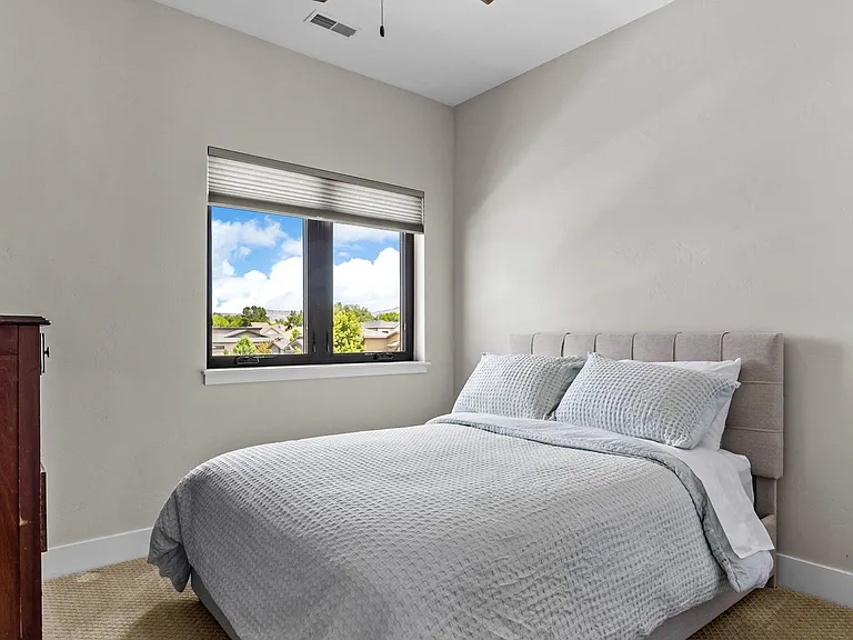 2545 Fryingpan Dr — Photo 34