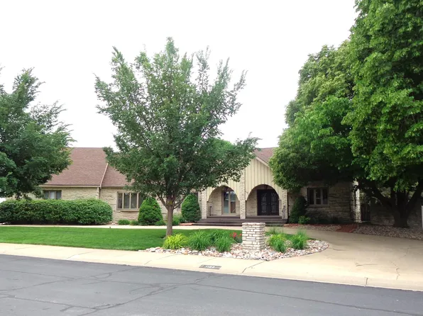 1102 Oakmont St, Hays, KS 67601