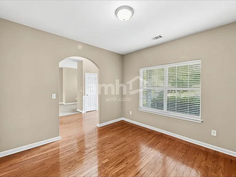 4975 Hopewell Manor Dr — Photo 10