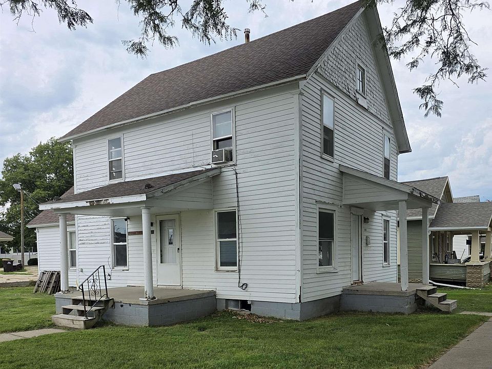 1st image of 300 N Walnut St