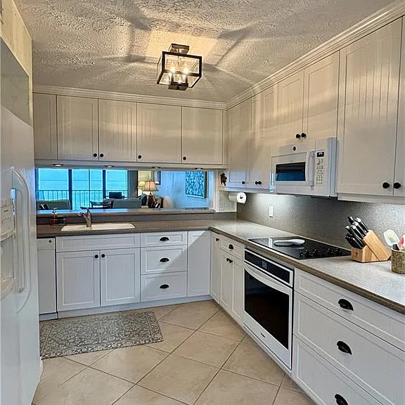 2571 NE Ocean Blvd #405 — Photo 3