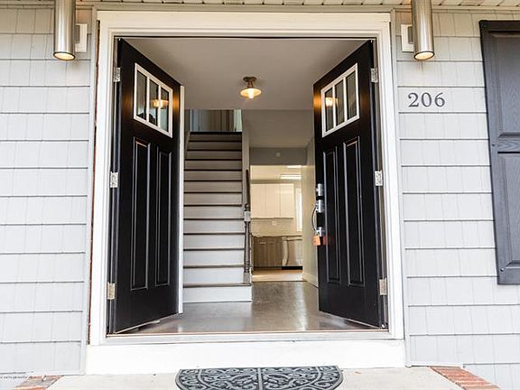 5th image of 206 Yvonne Dr