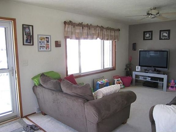 4th image of 605 Carrington St