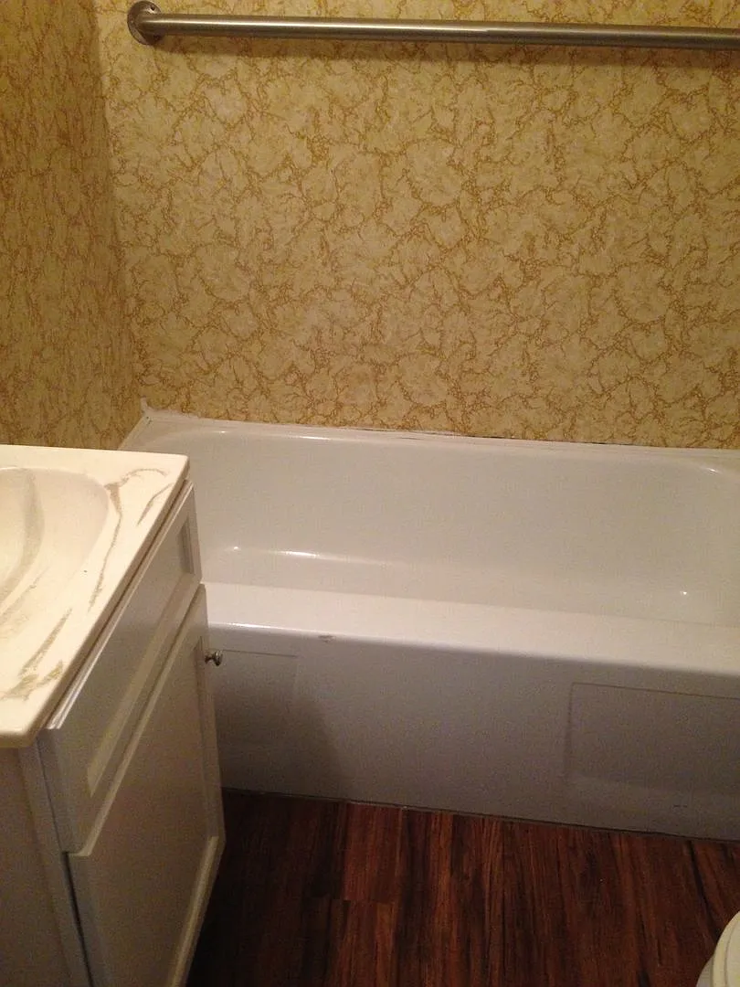4 Bed 1 Bath + Double Stall Garage — Photo 1
