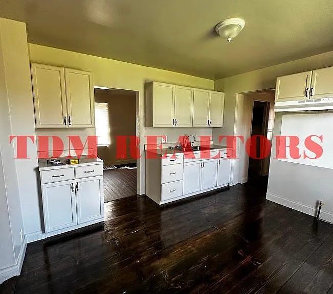 920 Huron St — Photo 6