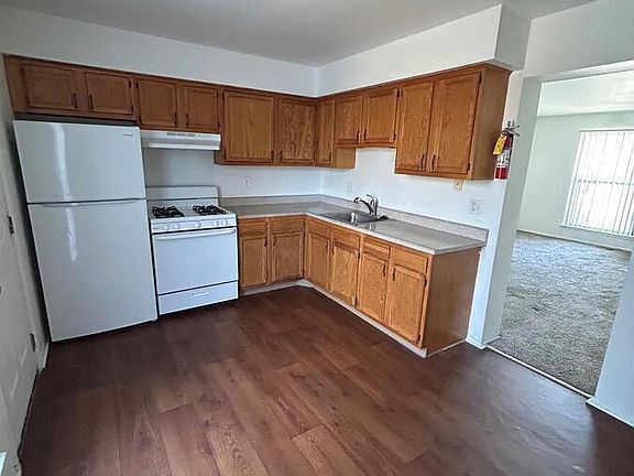 2nd image of 409 Villa Dr