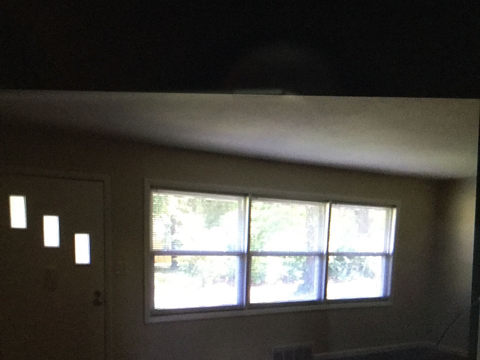 2nd image of 1001 Eastview Dr #House