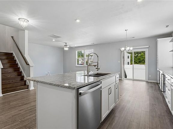 4th image of 124 Meadows Landing Ln