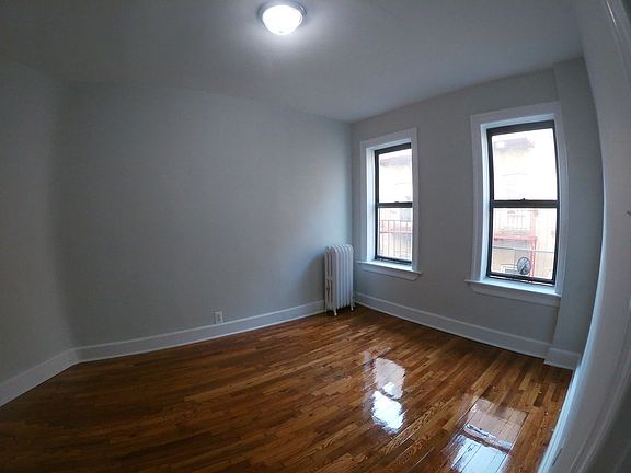 4th image of 35-25 34th St Floor 2